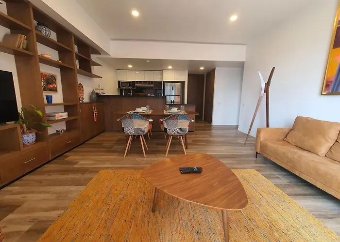 Beautiful Near Hospital Espanol And Squares Apartment